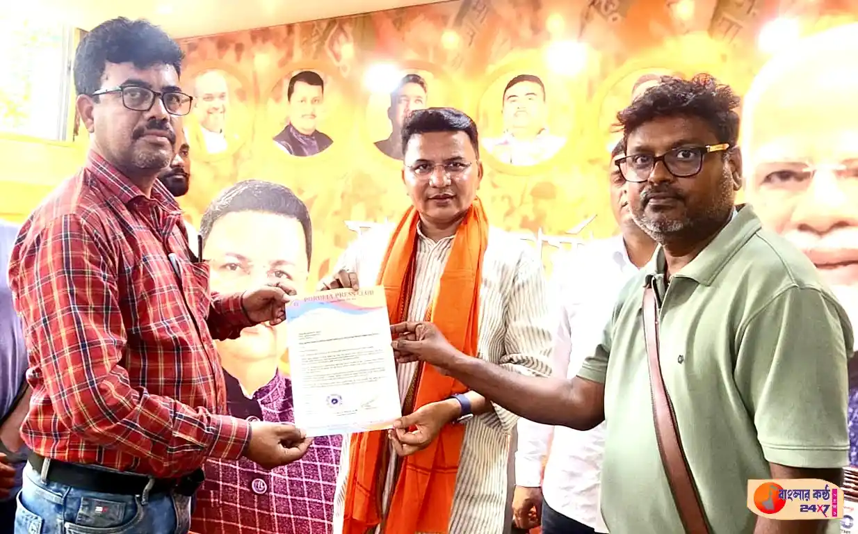 সাংবাদিকদের আয়ুষ্মান ভারত প্রকল্পের আওতায় আনার দাবিতে সাংসদ জ্যোতির্ময় সিং মাহাতোর কাছে স্মারকলিপি দিল পুরুলিয়া প্রেস ক্লাব - Featured News Image
