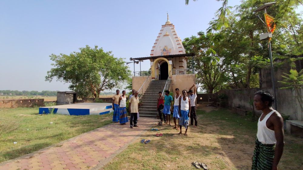 ফের পুরুলিয়ায় দুঃসাহসিক চুরির ঘটনা, এবার মন্দিরের তালা ভেঙে লুট — আতঙ্ক নদীয়াড়া গ্রামে - Related Image