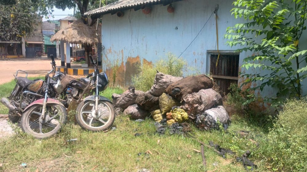 বালির পর এবার কয়লার বিরুদ্ধে পুলিশের কড়া অভিযান - Related Image