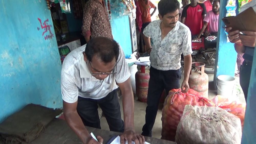 অবৈধ এলপিজি রিফিলিং চক্রের হদিশ, উদ্ধার সরঞ্জাম - Related Image