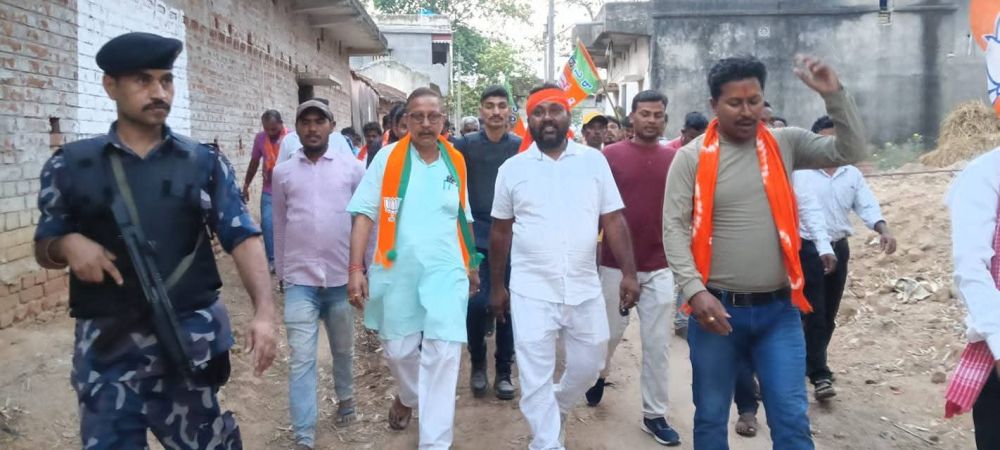 দলবিরোধী কার্যকলাপের অভিযোগে বিধায়ক ঘনিষ্ঠ বিজেপি নেতা মনোজ রজককে শোকজ, সাময়িক বরখাস্ত - Related Image
