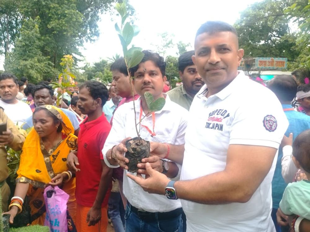 রথযাত্রায় সবুজের বার্তা, পুরুলিয়া জেলায় বিতরণ ৫,৪৯৮টি বৃক্ষচারা - Related Image
