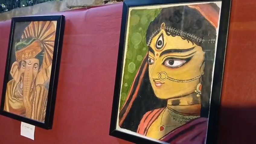 কেক-মোমবাতি নয়, নিজের আঁকা ছবির প্রদর্শনীর মধ্য দিয়ে জন্মদিন পালন - Related Image